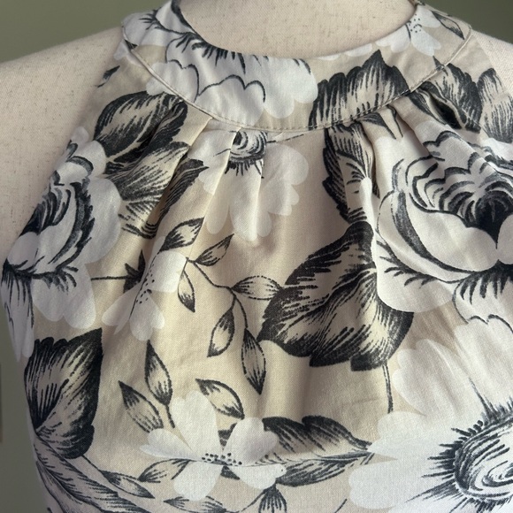 Retrolicious Size M halter neck dress. Fitted waist/full skirt. Beige w/floral - Picture 10 of 10